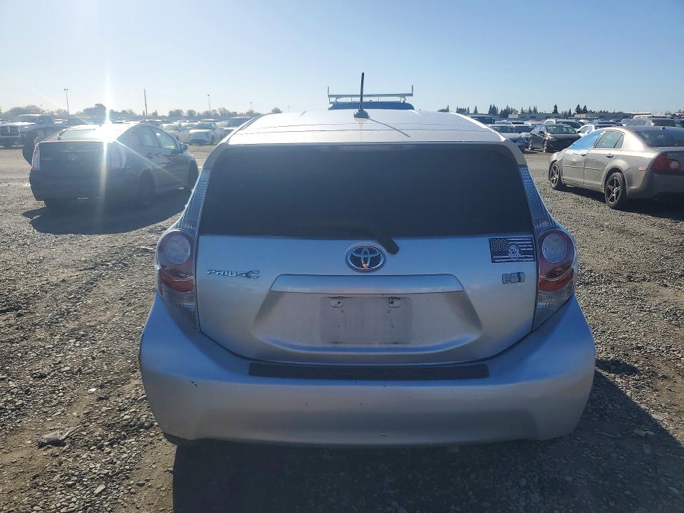 Photo 6 from auction – 2013 TOYOTA PRIUS C with VIN JTDKDTB33D1043589