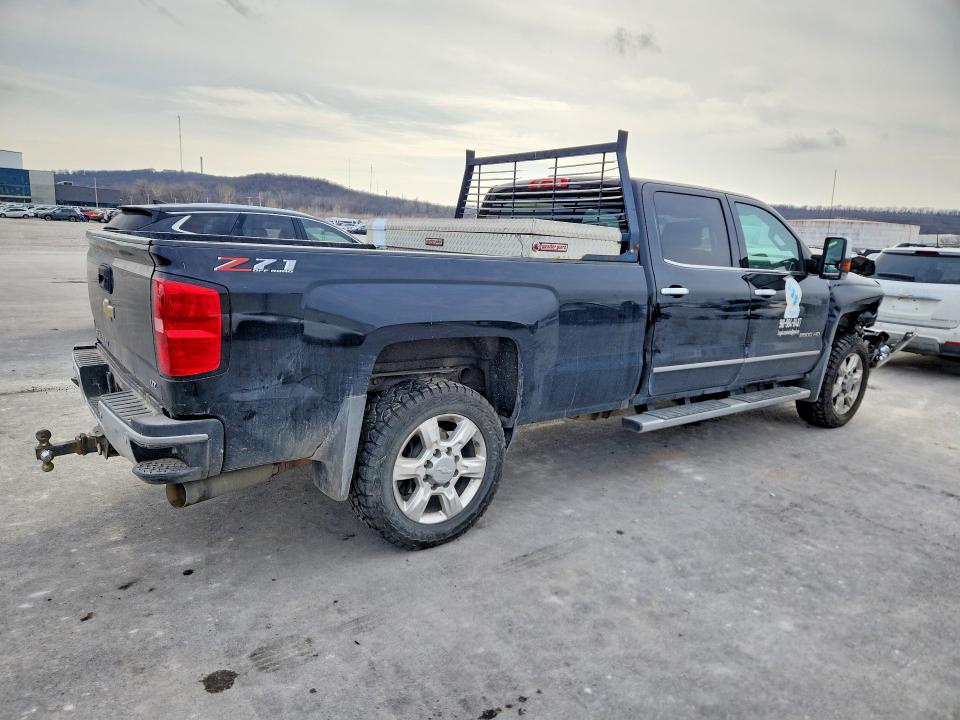 Photo 3 from auction – 2018 CHEVROLET SILVERADO with VIN 1GC1KWEY7JF222727