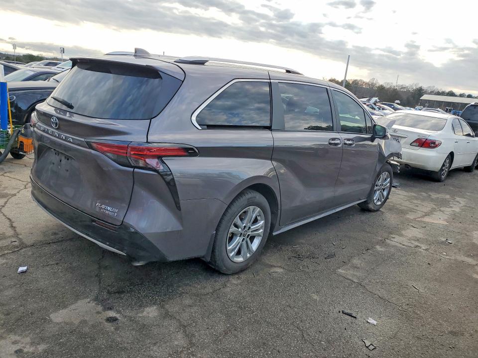 Photo 3 from auction – 2024 TOYOTA SIENNA LIM with VIN 5TDESKFC6RS112809