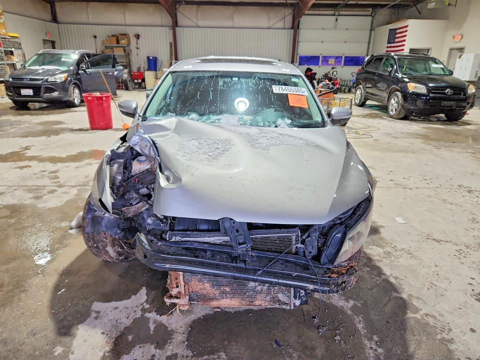Photo 5 from auction – 2014 VOLKSWAGEN PASSAT with VIN 1VWCM7A37EC107679