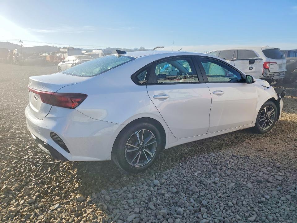 Photo 3 from auction – 2023 KIA FORTE with VIN 3KPF24AD4PE650092