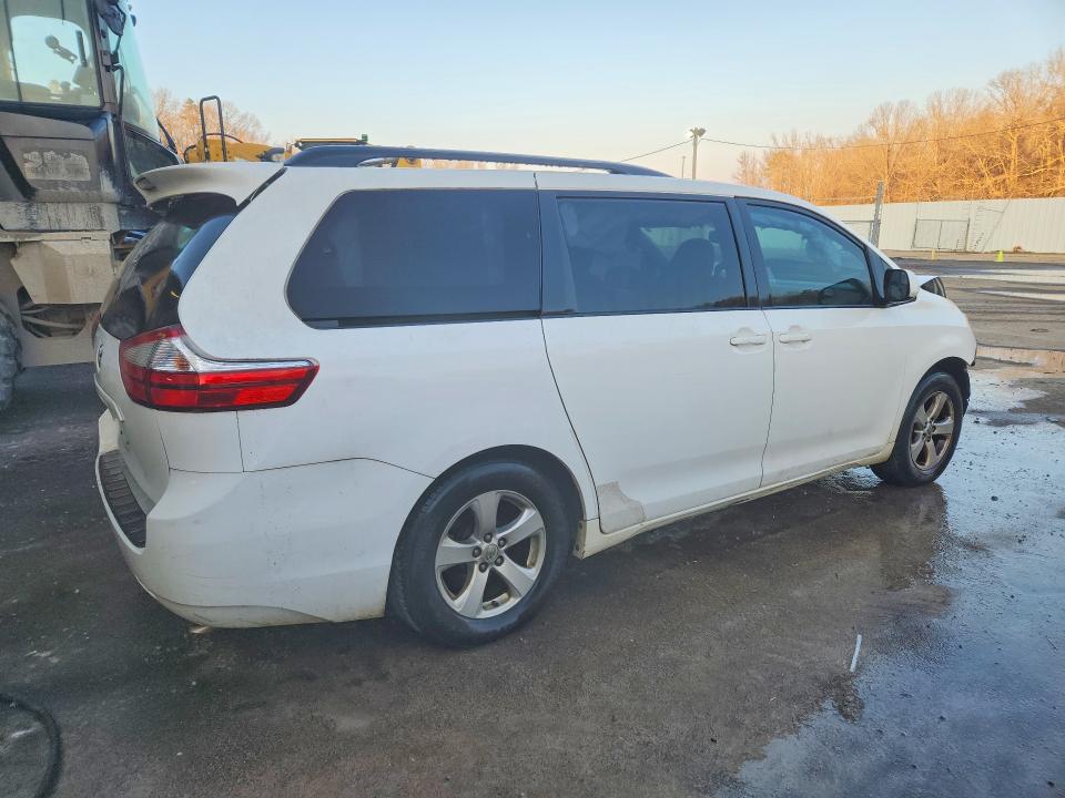 Photo 3 from auction – 2016 TOYOTA SIENNA with VIN 5TDKK3DC6GS698629