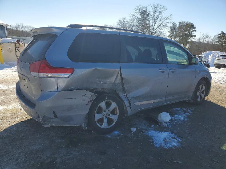 Photo 3 from auction – 2011 TOYOTA SIENNA LE with VIN 5TDKK3DC9BS163674