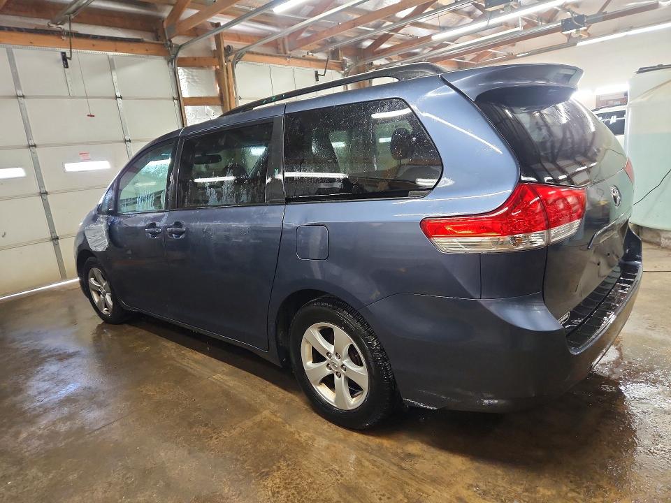 Photo 2 from auction – 2013 TOYOTA SIENNA LE with VIN 5TDKK3DC7DS339785