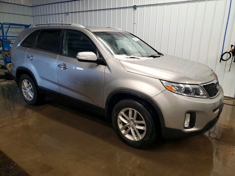 Photo 4 from auction – 2015 KIA SORENTO LX with VIN 5XYKTDA69FG644352