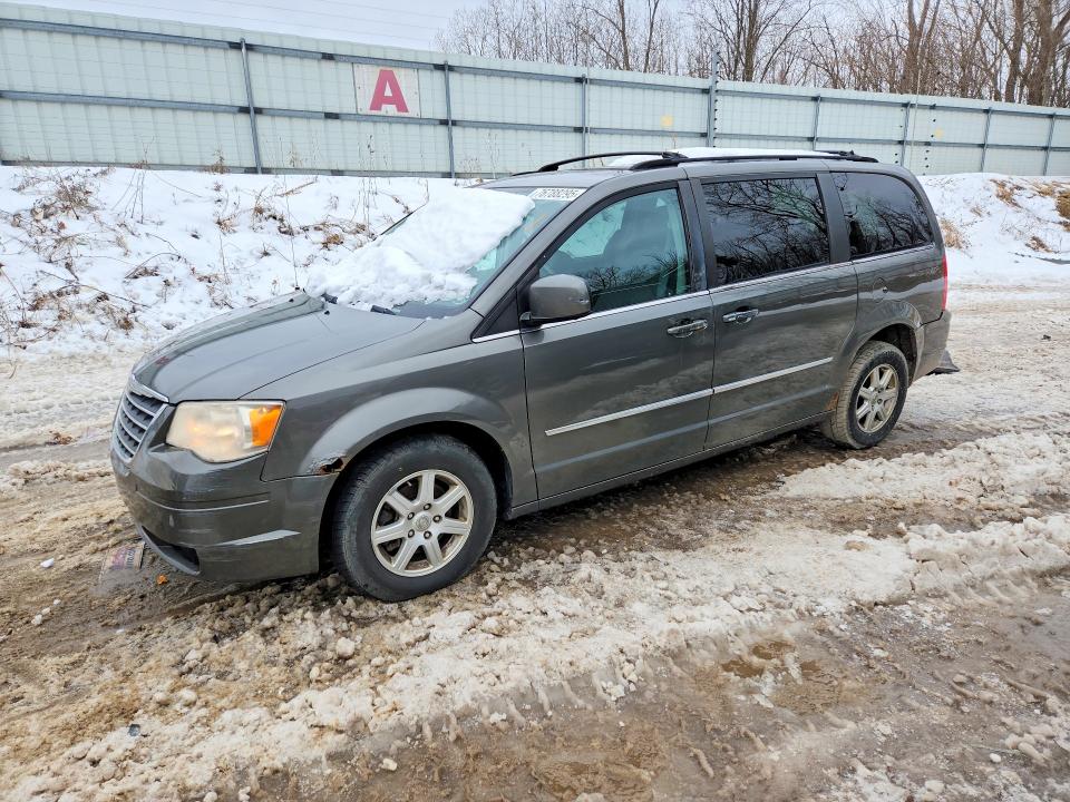 2010 CHRYSLER TOWN AND C