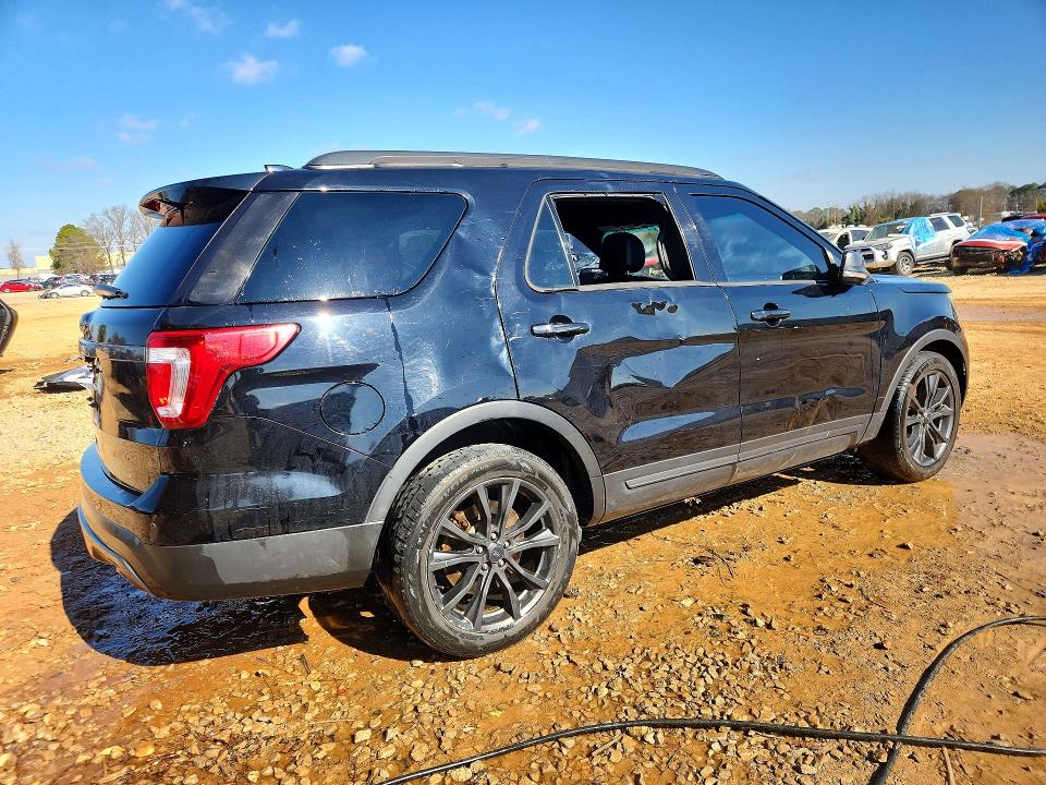 Photo 3 from auction – 2017 FORD EXPLORER with VIN 1FM5K7D81HGB12801