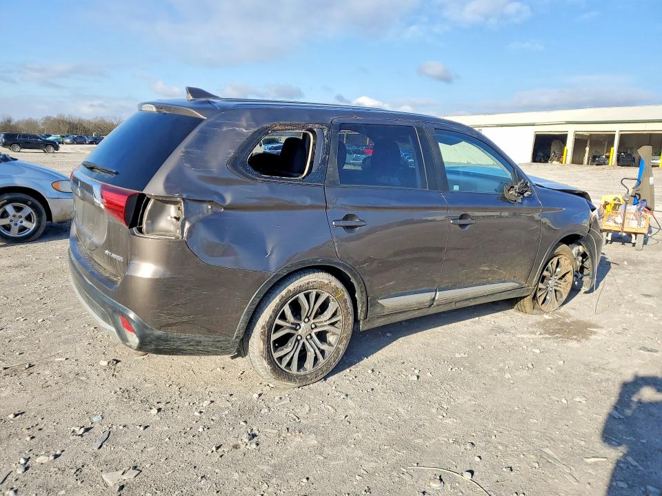 Photo 3 from auction – 2018 MITSUBISHI OUTLANDER with VIN JA4AD2A33JZ026144