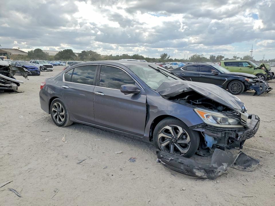 Photo 4 from auction – 2016 HONDA ACCORD with VIN 1HGCR2F88GA193368
