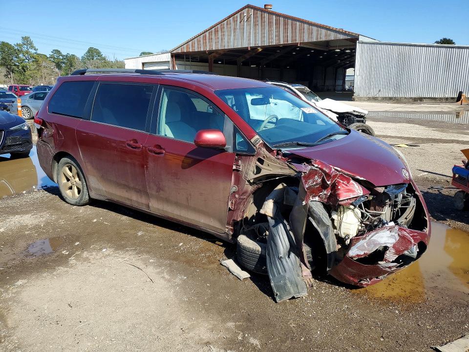 Photo 4 from auction – 2013 TOYOTA SIENNA with VIN 5TDKK3DC8DS314958