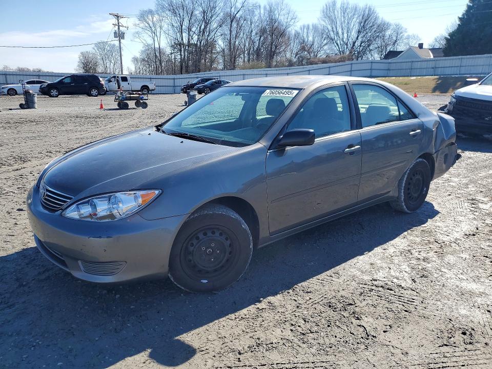 TOYOTA CAMRY LE 2005 with VIN 4T1BE32K55U538067 - Photo from auction