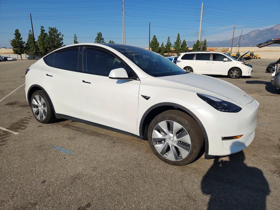 Photo 4 from auction – 2023 TESLA MODEL Y with VIN 7SAYGDED5PF946319