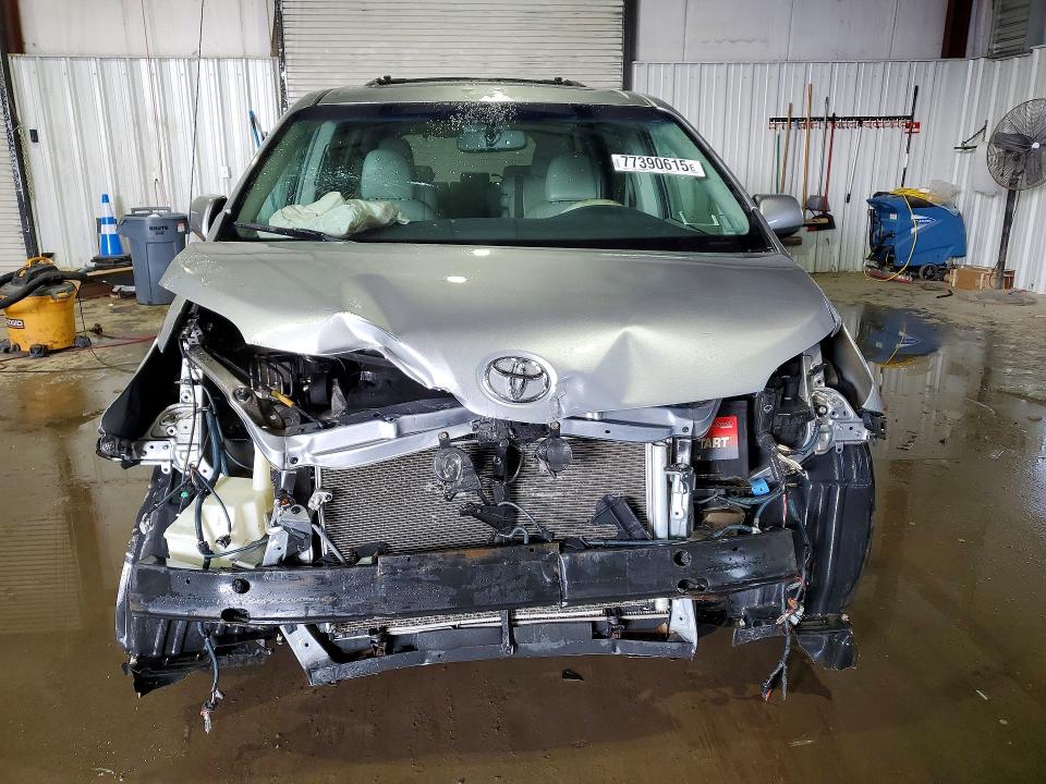 Photo 5 from auction – 2013 TOYOTA SIENNA with VIN 5TDYK3DC9DS330399