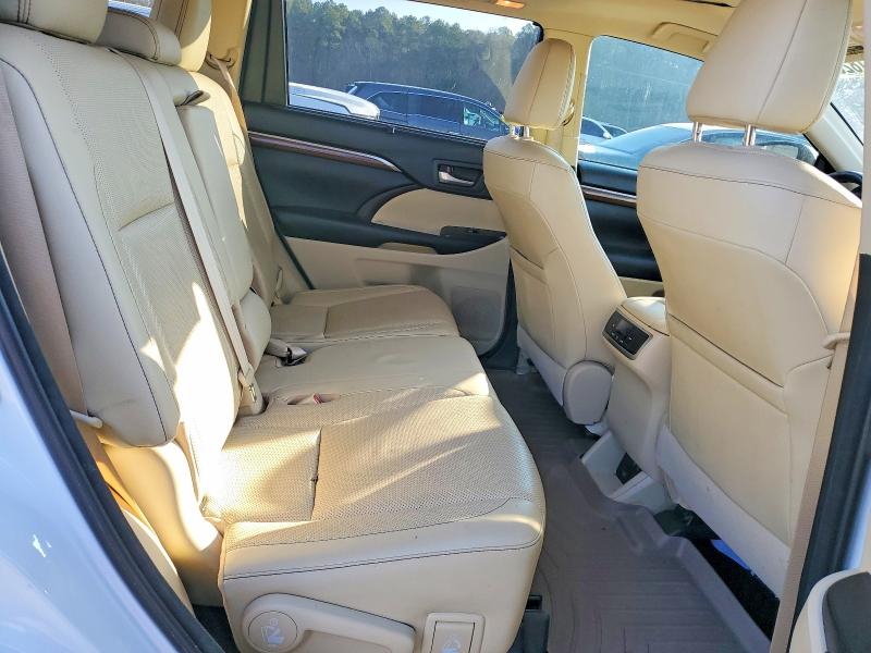 Photo 11 from auction – 2018 TOYOTA HIGHLANDER with VIN 5TDYZRFH6JS269998