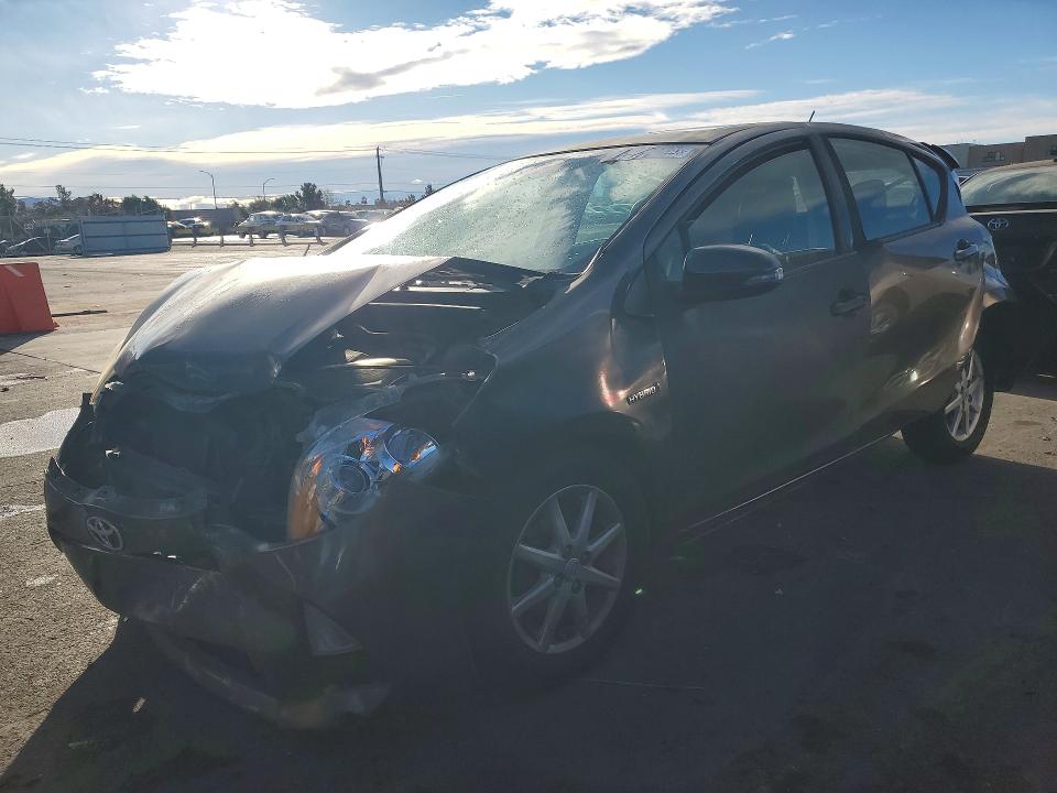 TOYOTA PRIUS C 2013 with VIN JTDKDTB36D1039746 - Photo from auction