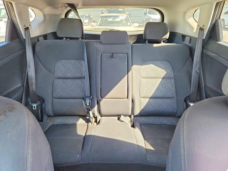 Photo 10 from auction – 2017 HYUNDAI TUCSON SE with VIN KM8J23A44HU409149