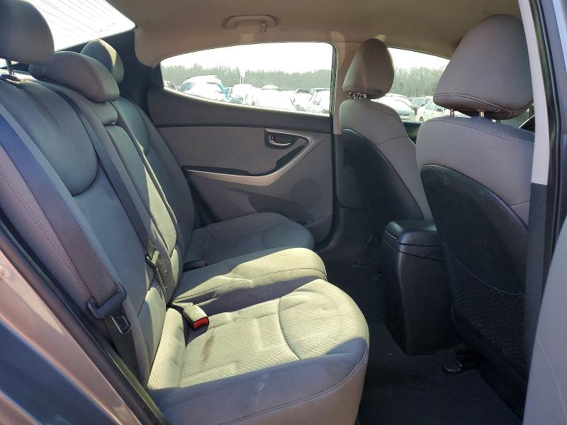 Photo 10 from auction – 2011 HYUNDAI ELANTRA GL with VIN 5NPDH4AE2BH060699