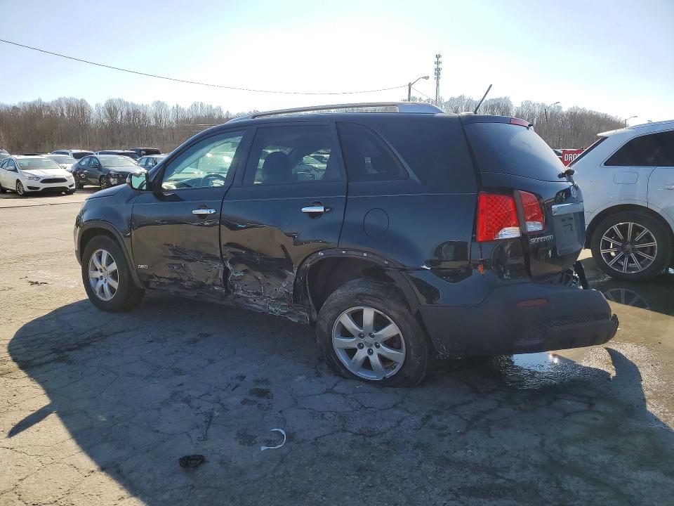 Photo 2 from auction – 2013 KIA SORENTO LX with VIN 5XYKTDA25DG385157
