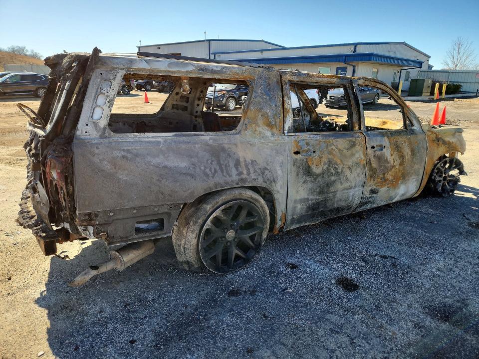 Photo 3 from auction – 2016 CHEVROLET SUBURBAN with VIN 1GNSKJKC2GR142346