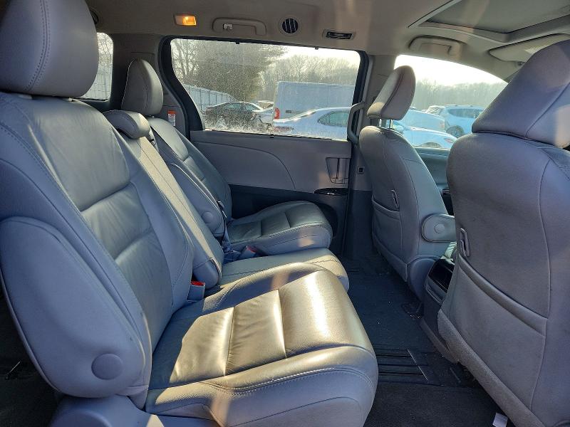 Photo 11 from auction – 2017 TOYOTA SIENNA with VIN 5TDYZ3DC5HS829752
