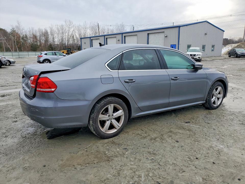Photo 3 from auction – 2015 VOLKSWAGEN PASSAT with VIN 1VWAS7A37FC099985