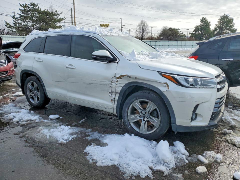 Photo 4 from auction – 2018 TOYOTA HIGHLANDER with VIN 5TDDZRFHXJS851715