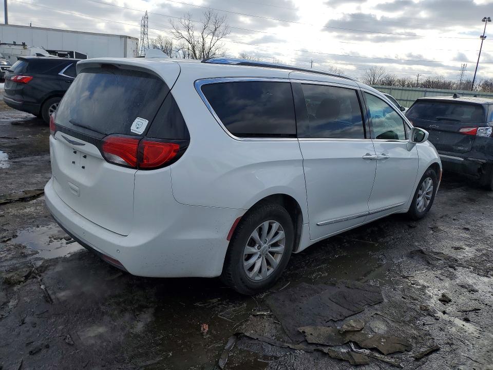 Photo 3 from auction – 2018 CHRYSLER PACIFICA with VIN 2C4RC1BG9JR258815