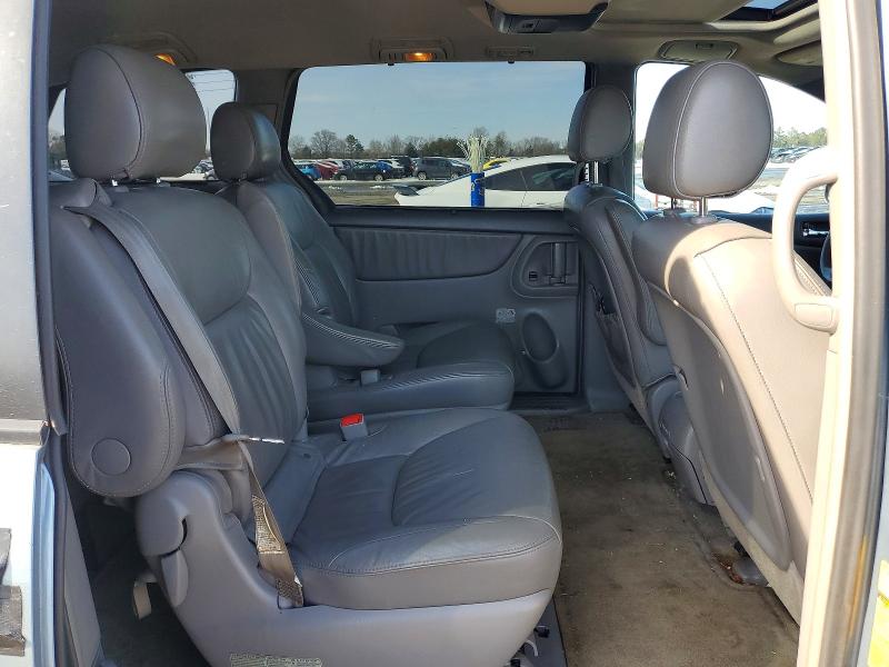 Photo 11 from auction – 2005 TOYOTA SIENNA XLE with VIN 5TDBA22C55S034433