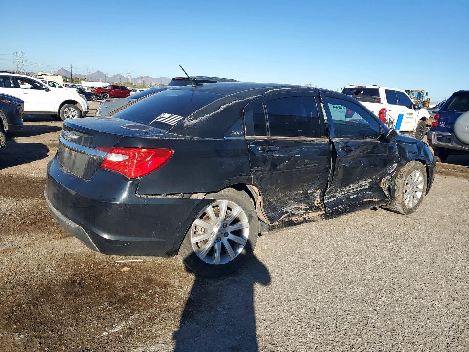 Photo 3 from auction – 2013 CHRYSLER 200 with VIN 1C3CCBBB4DN695210