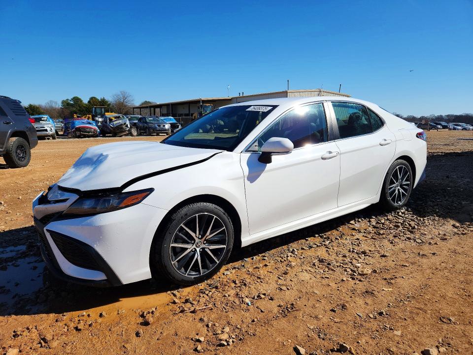 TOYOTA CAMRY 2022 with VIN 4T1G11AK8NU632452 - Photo from auction