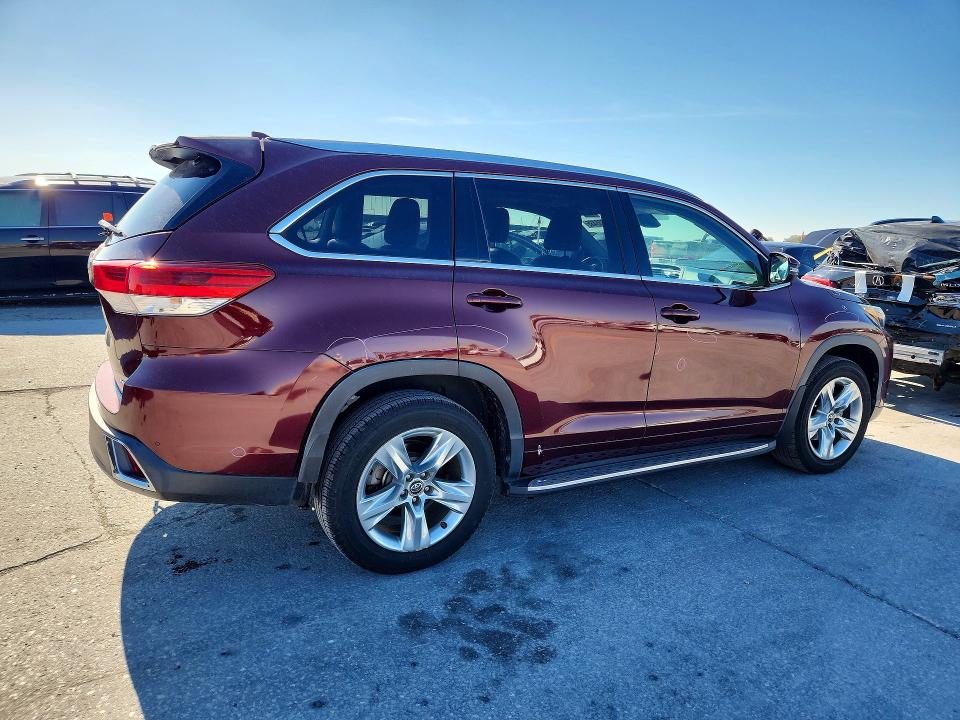 Photo 3 from auction – 2017 TOYOTA HIGHLANDER with VIN 5TDYZRFH0HS216207