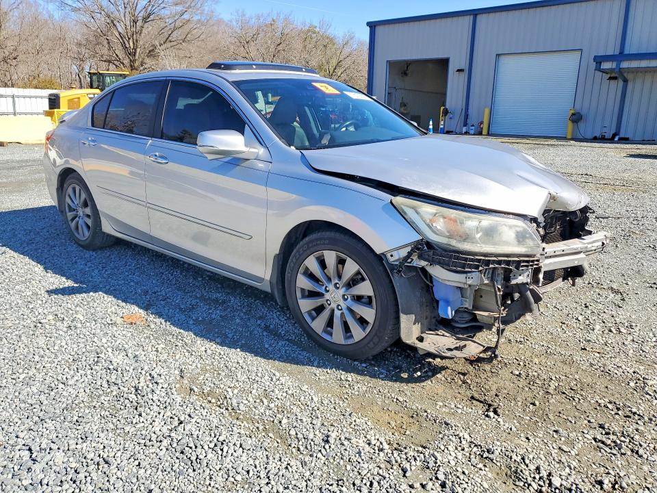 Photo 4 from auction – 2015 HONDA ACCORD with VIN 1HGCR2F85FA150248