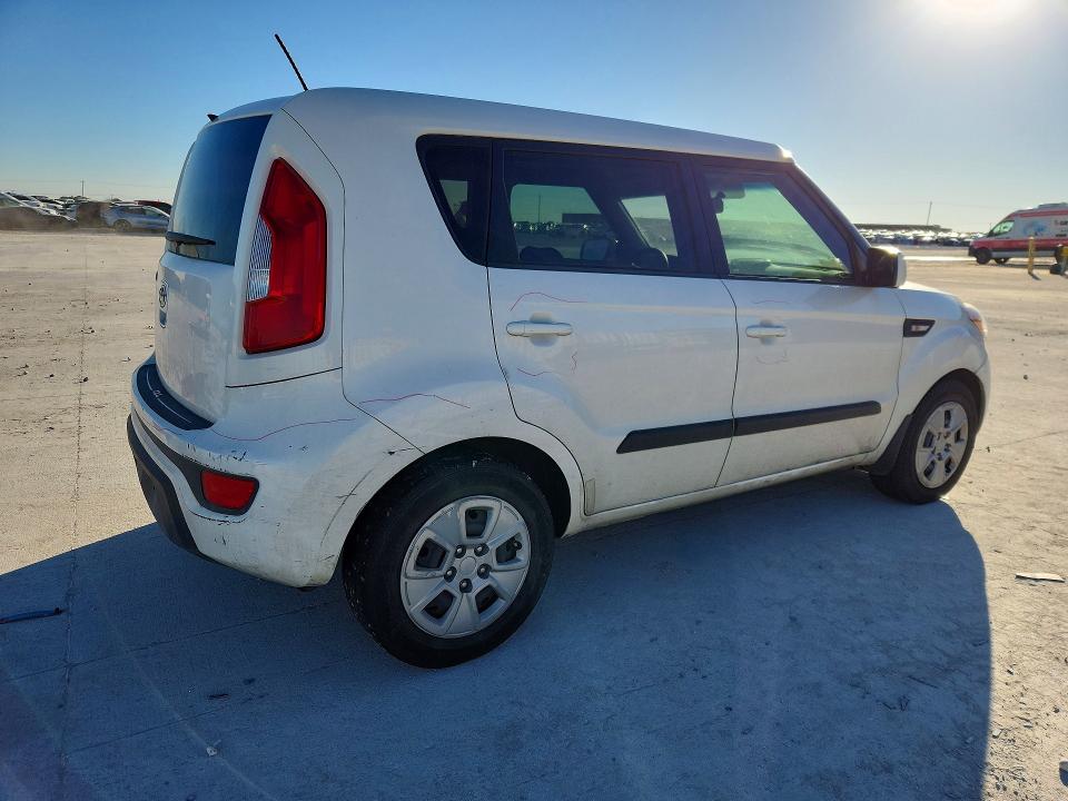 Photo 3 from auction – 2012 KIA SOUL with VIN KNDJT2A52C7422560