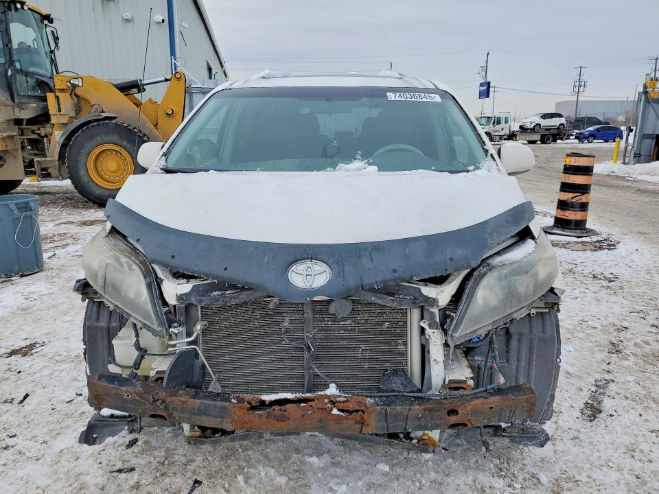 Photo 5 from auction – 2011 TOYOTA SIENNA with VIN 5TDXK3DC3BS175194