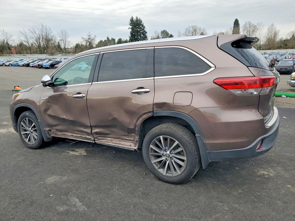 Photo 2 from auction – 2018 TOYOTA HIGHLANDER with VIN 5TDJGRFH5JS045273