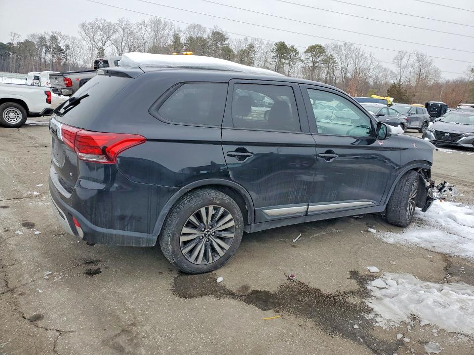 Photo 3 from auction – 2020 MITSUBISHI OUTLANDER with VIN JA4AD3A3XLZ043919