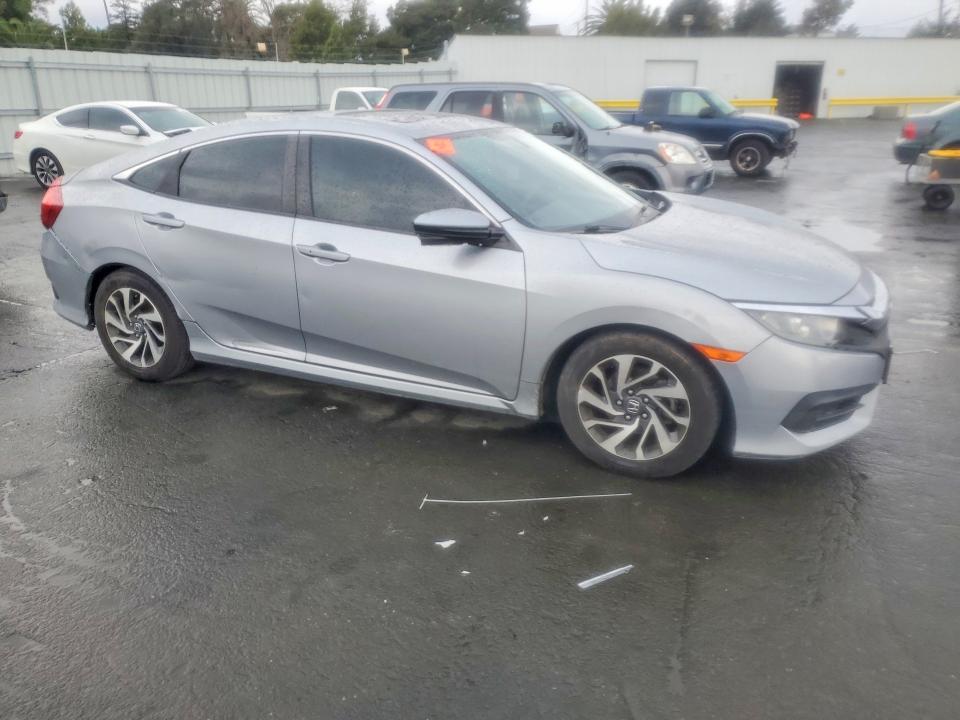 Photo 4 from auction – 2016 HONDA CIVIC EX with VIN 19XFC2F73GE231168