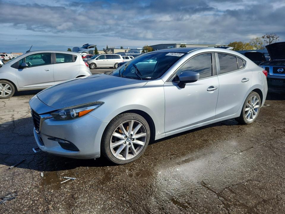 MAZDA 3 TOURING 2017 with VIN 3MZBN1V7XHM118133 - Photo from auction