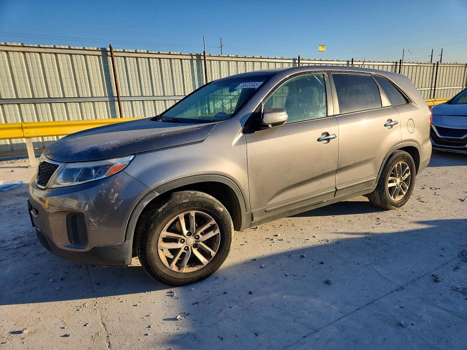 KIA SORENTO LX 2015 with VIN 5XYKT3A67FG560301 - Photo from auction