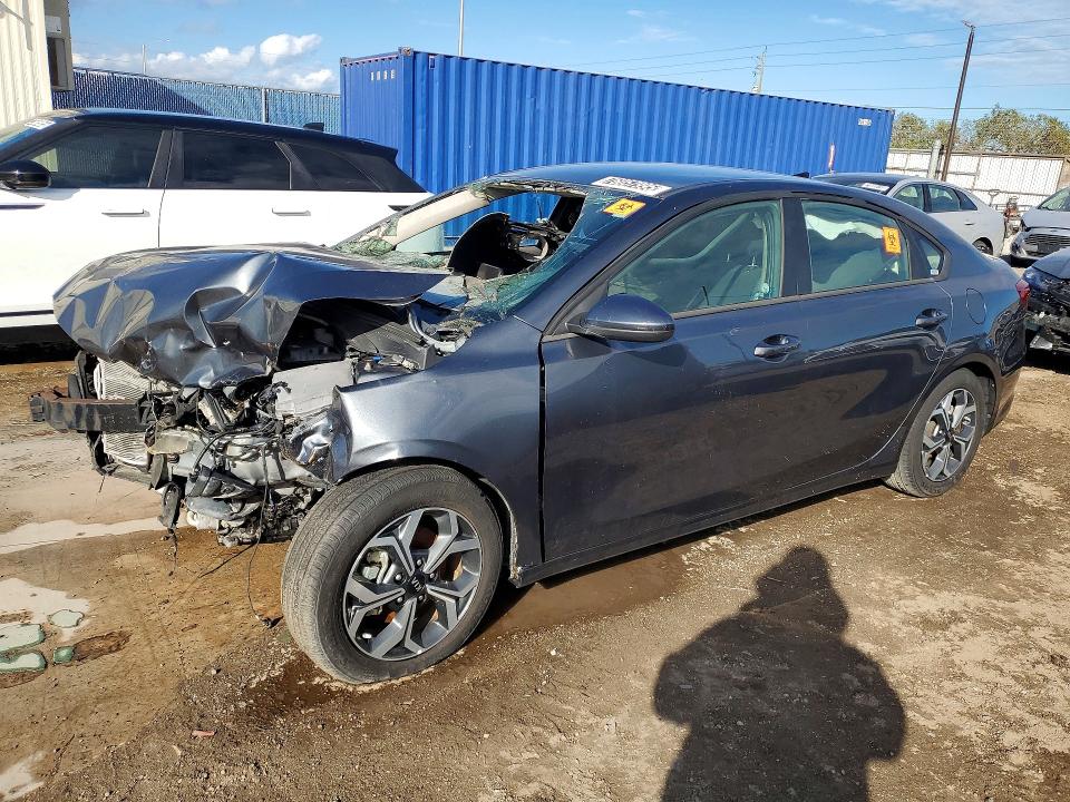 KIA FORTE FE 2021 with VIN 3KPF24ADXME330979 - Photo from auction