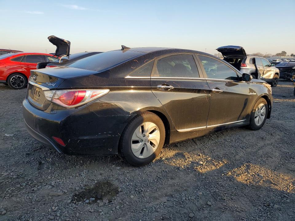 Photo 3 from auction – 2015 HYUNDAI SONATA with VIN KMHEC4A45FA126276