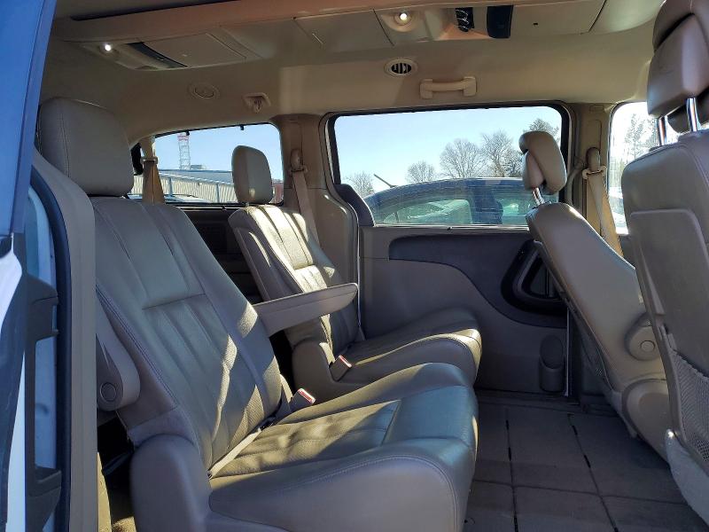 Photo 11 from auction – 2015 CHRYSLER TOWN & COU with VIN 2C4RC1CG1FR678090