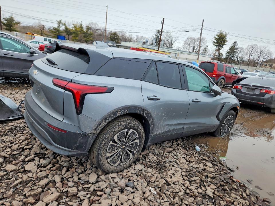 Photo 3 from auction – 2025 CHEVROLET BLAZER with VIN 3GNKDBRM9SS238219