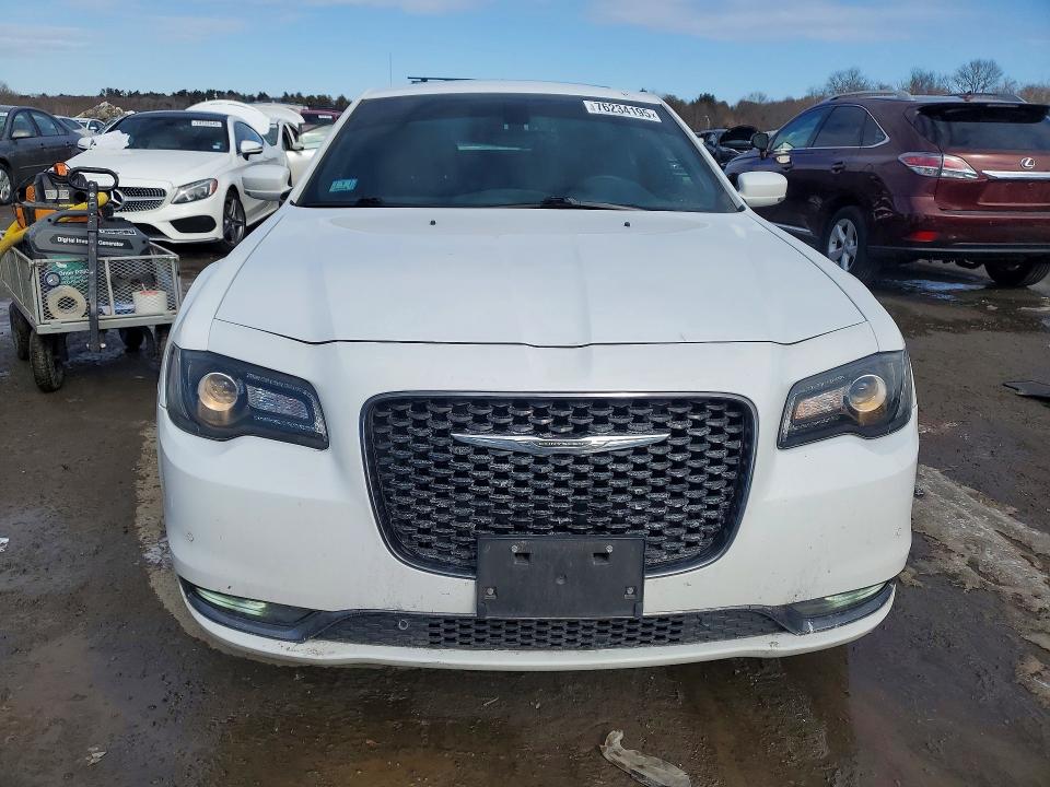 Photo 5 from auction – 2017 CHRYSLER 300 with VIN 2C3CCABG0HH548354