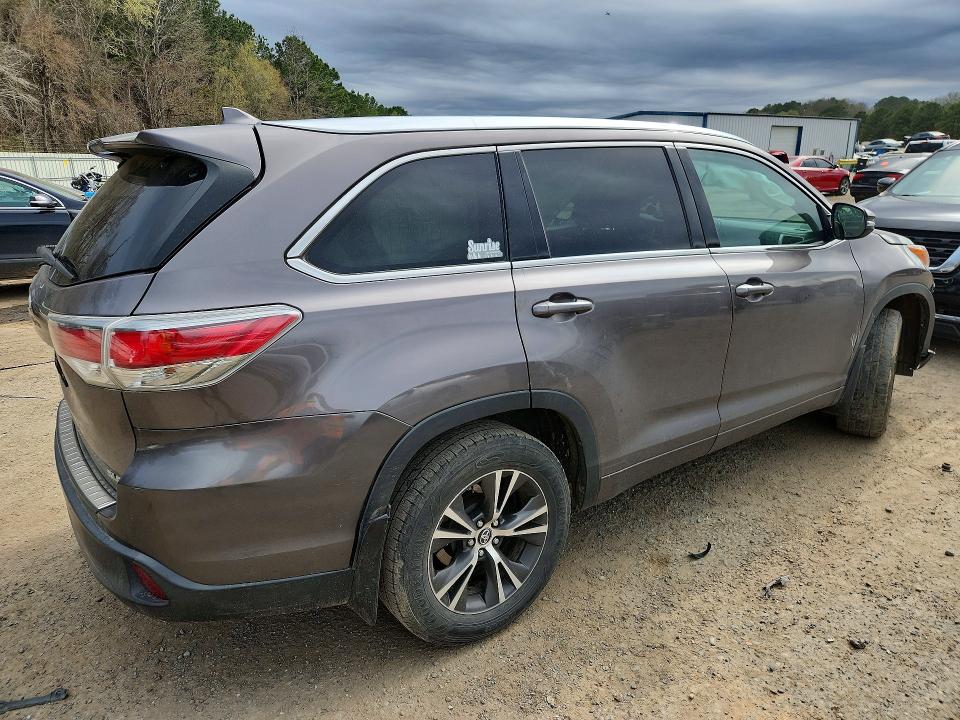 Photo 3 from auction – 2016 TOYOTA HIGHLANDER with VIN 5TDKKRFH1GS156611