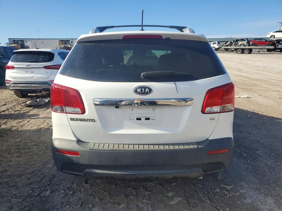 Photo 6 from auction – 2013 KIA SORENTO with VIN 5XYKU4A68DG353500