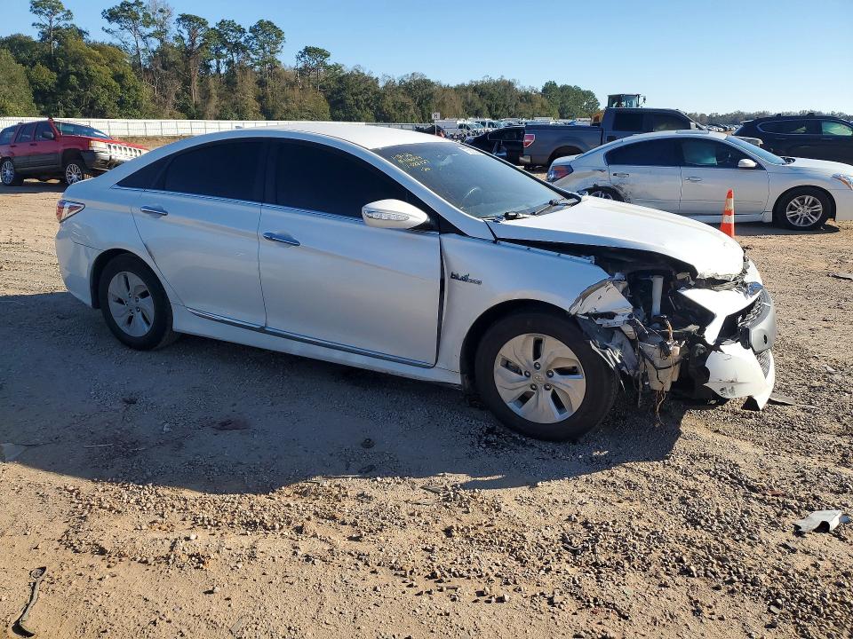 Photo 4 from auction – 2013 HYUNDAI SONATA HYB with VIN KMHEC4A48DA088927