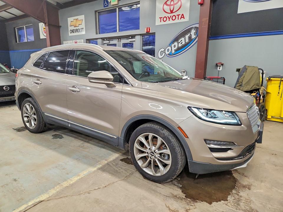 Photo 4 from auction – 2019 LINCOLN MKC SELECT with VIN 5LMCJ2C92KUL18013