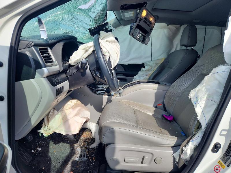Photo 7 from auction – 2017 TOYOTA HIGHLANDER with VIN 5TDDZRFH2HS477837