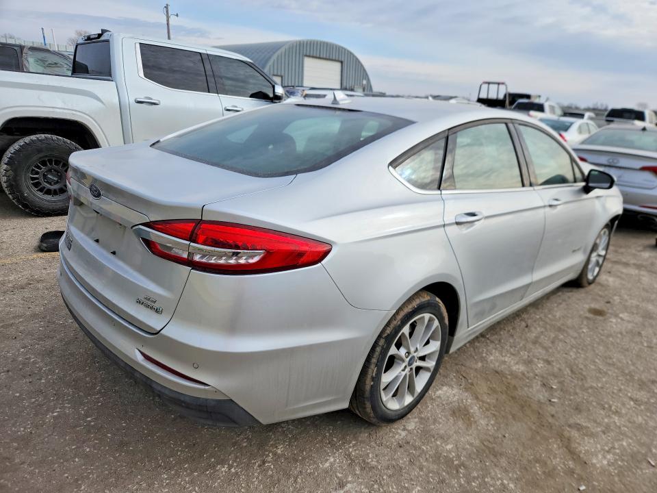 Photo 3 from auction – 2019 FORD FUSION with VIN 3FA6P0LU7KR167467